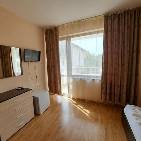 Guest House Lazur Obzor Rom bilde