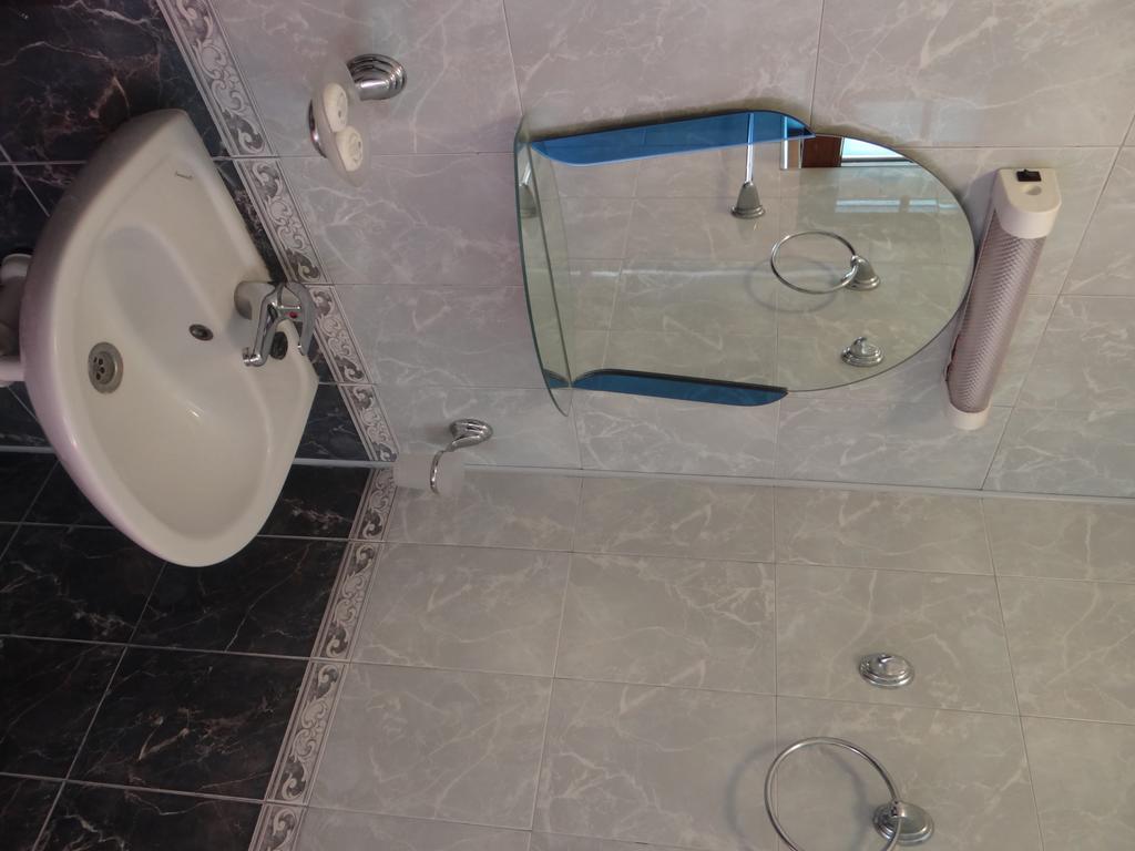 Guest House Lazur Obzor Rom bilde