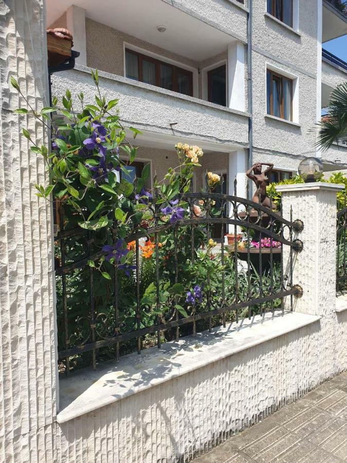 Guest House Lazur Obzor Eksteriør bilde